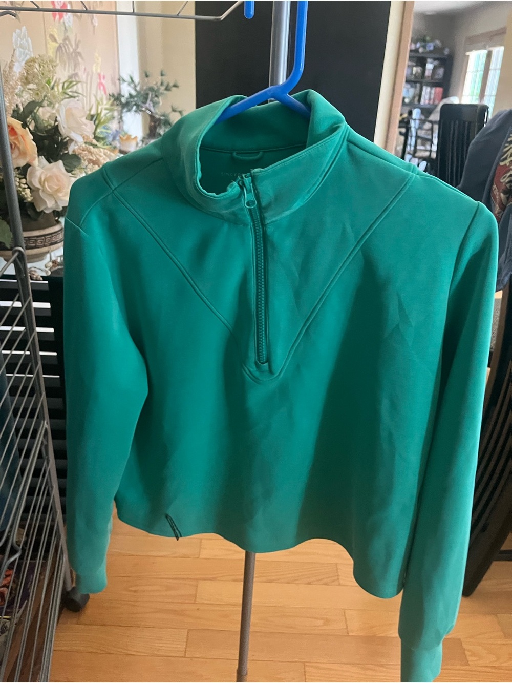 Green cropped pullover